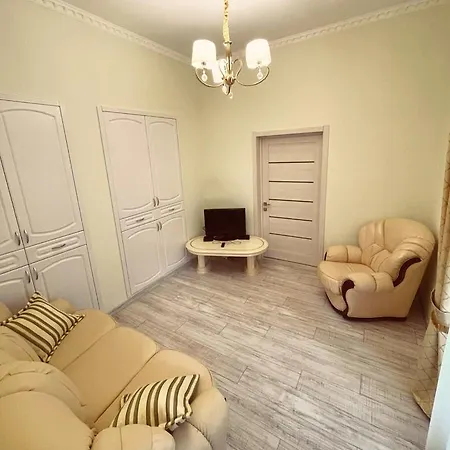 для 4х около костела елизаветы * Львів