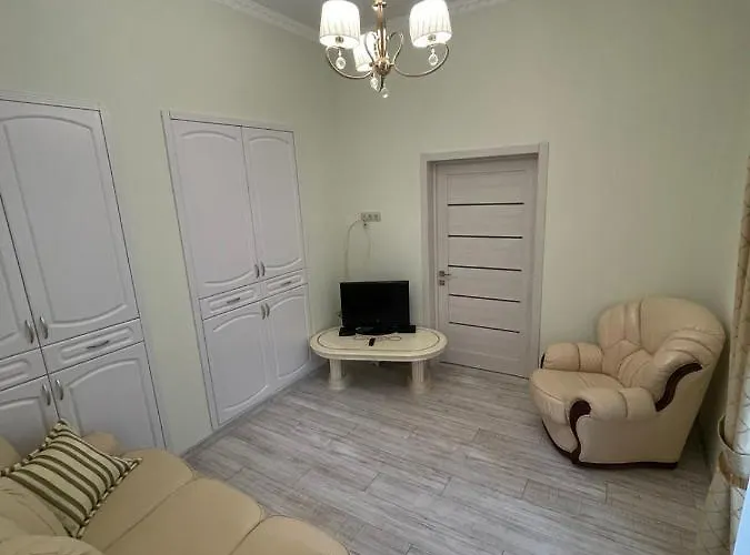 для 4х около костела елизаветы * Львів