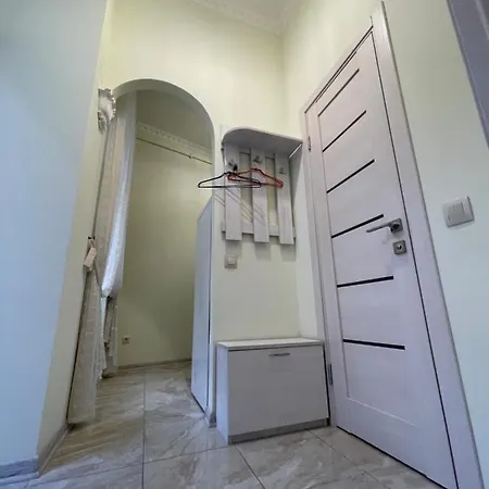 для 4х около костела елизаветы