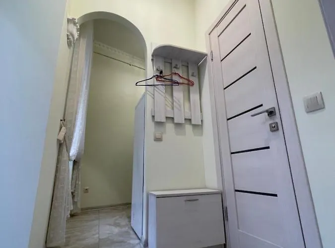 для 4х около костела елизаветы